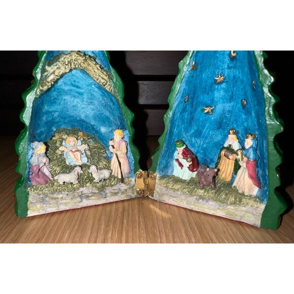 Vintage Christmas Tree Creche Made In Thailand Hinged Tree With Creche Inside - Picture 2 of 8